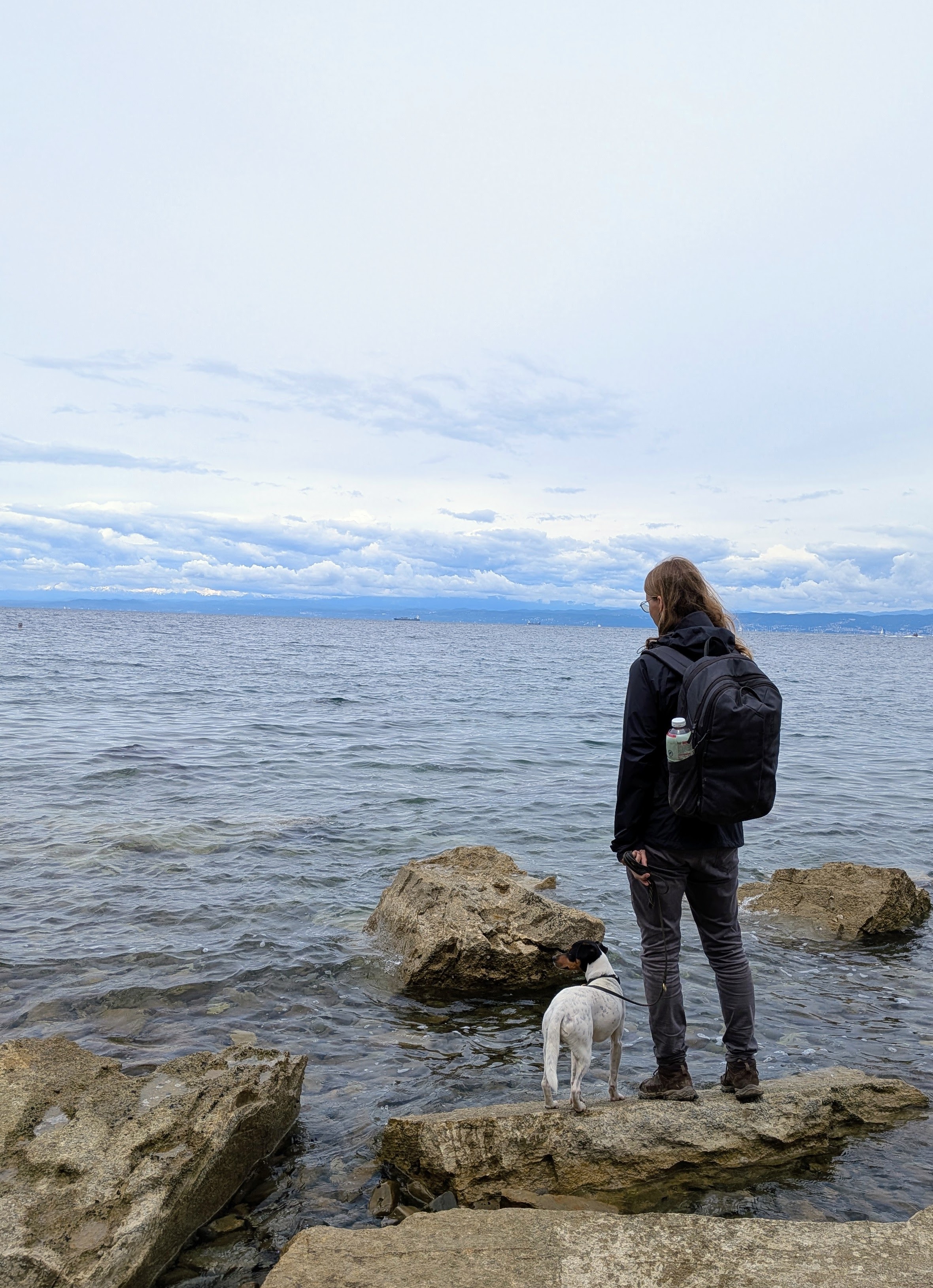 Syd und Zorro schauen auf die Adria